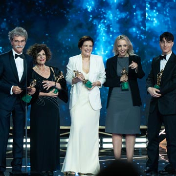 MIGLIORE SCENEGGIATURA NON ORIGINALE | Doriana LEONDEFF - Silvio SOLDINI - Lucio RICCA - Cristina COMENCINI - Giulia CALENDA - Ilaria MACCHIA | per il film LE ASSAGGIATRICI